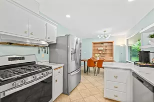 2400 W Apple Tree Rd, Glendale, WI 53209 - Photo 6