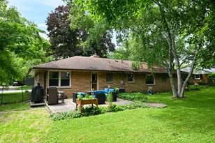 2400 W Apple Tree Rd, Glendale, WI 53209 - Photo 20