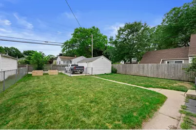 8129 W Burleigh St, Milwaukee, WI 53222 - Photo 20
