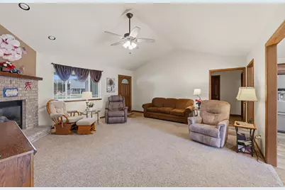 383  Niagara St, Kiel, WI 53042 - Photo 6
