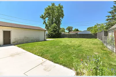 5949 S 31st St, Greenfield, WI 53221 - Photo 32