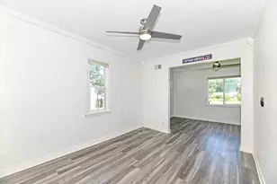 5949 S 31st St, Greenfield, WI 53221 - Photo 16
