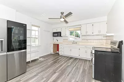 5949 S 31st St, Greenfield, WI 53221 - Photo 8