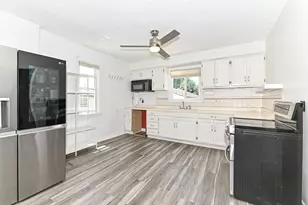 5949 S 31st St, Greenfield, WI 53221 - Photo 8