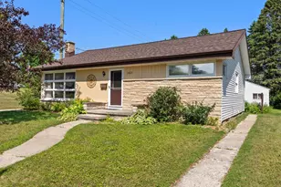 1421 N 5th St, Manitowoc, WI 54220 - Photo 1