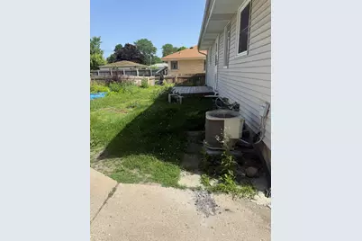 3631 S 82nd St, Milwaukee, WI 53220 - Photo 6