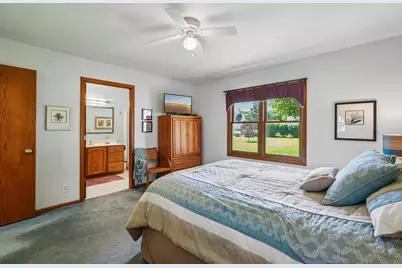 1131 E Sommers Dr, Oak Creek, WI 53154 - Photo 12