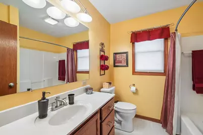 1131 E Sommers Dr, Oak Creek, WI 53154 - Photo 10