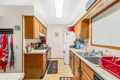 716  Fox Ln, Racine, WI 53185 - Photo 28
