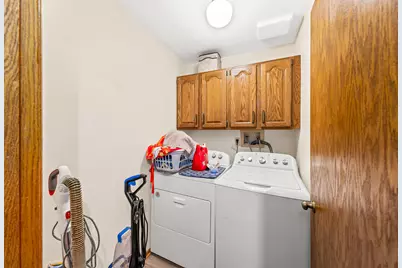716  Fox Ln, Racine, WI 53185 - Photo 14