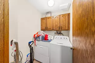 716 Fox Ln, Racine, WI 53185 - Photo 14