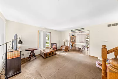 716  Fox Ln, Racine, WI 53185 - Photo 8