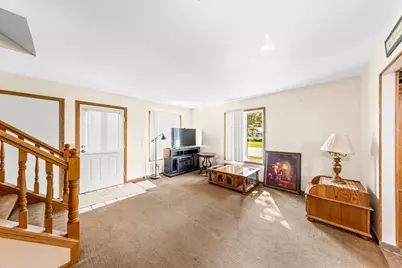 716  Fox Ln, Racine, WI 53185 - Photo 6