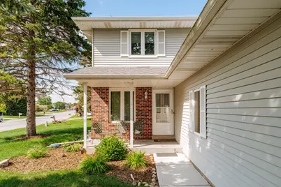 716  Fox Ln, Racine, WI 53185 - Photo 4