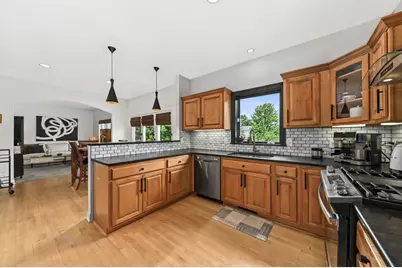 N65W13488  Lilly Creek Dr, Menomonee Falls, WI 53051 - Photo 12