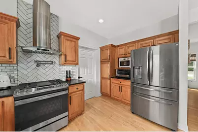 N65W13488  Lilly Creek Dr, Menomonee Falls, WI 53051 - Photo 16