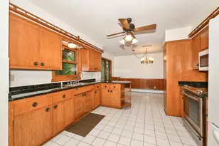4144 N 96th St, Wauwatosa, WI 53222 - Photo 16