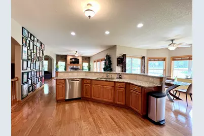W151N7299  Paseo Ln, Menomonee Falls, WI 53051 - Photo 4