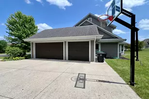 W151N7299 Paseo Ln, Menomonee Falls, WI 53051 - Photo 2