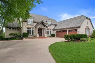 1704 E Juniper Way, Hartland, WI 53029 - Photo 2