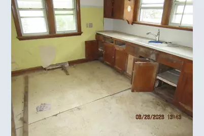 3240 S Dayfield Ave, Milwaukee, WI 53207 - Photo 10
