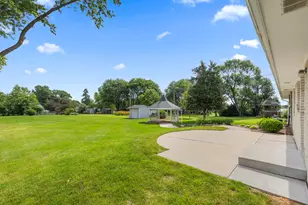 13400 W Sunny View Dr, New Berlin, WI 53151 - Photo 4
