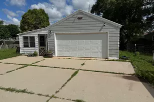 1916 12th St, Two Rivers, WI 54241 - Photo 2