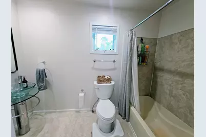 6022 N Sunny Point Rd, Milwaukee, WI 53209 - Photo 22