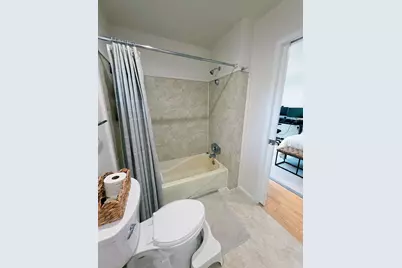 6022 N Sunny Point Rd, Milwaukee, WI 53209 - Photo 20