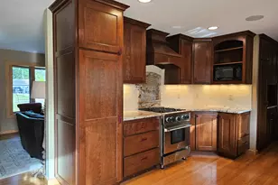 2127 Crestview Ct, Wauwatosa, WI 53226 - Photo 8