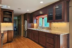 2127 Crestview Ct, Wauwatosa, WI 53226 - Photo 6