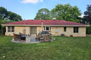 2127 Crestview Ct, Wauwatosa, WI 53226 - Photo 2