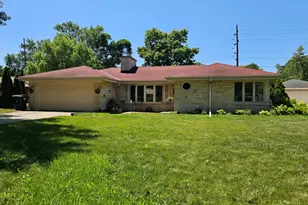 2127 N Crestview Ct, Wauwatosa, WI 53226 - Photo 1