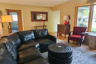 2127 Crestview Ct, Wauwatosa, WI 53226 - Photo 18