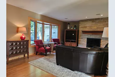 2127 N Crestview Ct, Wauwatosa, WI 53226 - Photo 16
