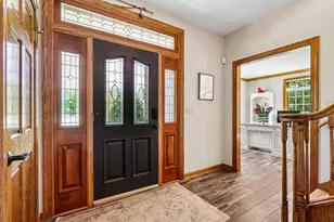 W288N3341 Lost Creek Ct, Delafield, WI 53072 - Photo 8