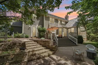 W288N3341  Lost Creek Ct, Delafield, WI 53072 - Photo 4