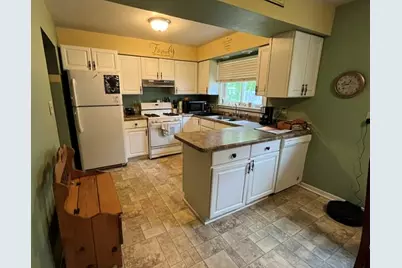 2504 S 8 St, Manitowoc, WI 54220 - Photo 10