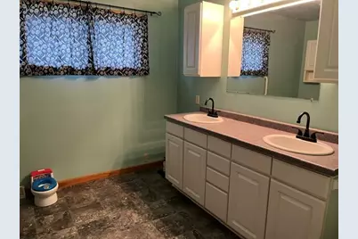 2504 S 8th St, Manitowoc, WI 54220 - Photo 18