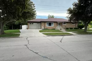 2504 S 8th St, Manitowoc, WI 54220 - Photo 2