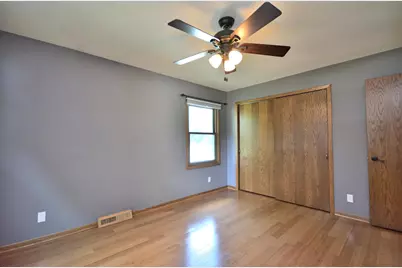 2005  Harris-Highland Dr, Waukesha, WI 53188 - Photo 18