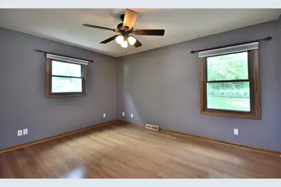 2005  Harris-Highland Dr, Waukesha, WI 53188 - Photo 16
