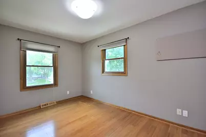 2005  Harris-Highland Dr, Waukesha, WI 53188 - Photo 20