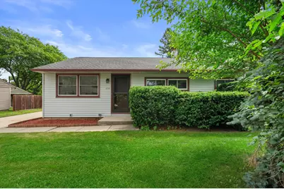 4366 S 72nd St, Greenfield, WI 53220 - Photo 2