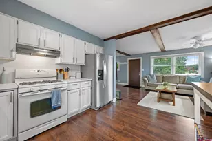 4366 S 72nd St, Greenfield, WI 53220 - Photo 10