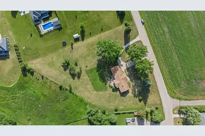 S93W22525  Henneberry Ave, Vernon, WI 53103 - Photo 2