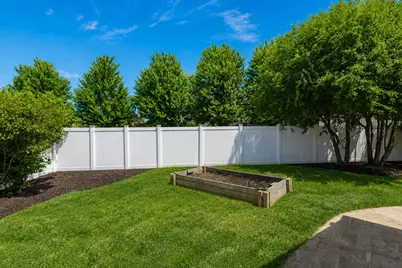 3822 S Centennial Cir, Milwaukee, WI 53221 - Photo 28