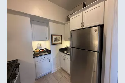 925 E Wells St #822, Milwaukee, WI 53202 - Photo 10