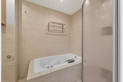 807 E Wahner Pl, Bayside, WI 53217 - Photo 20