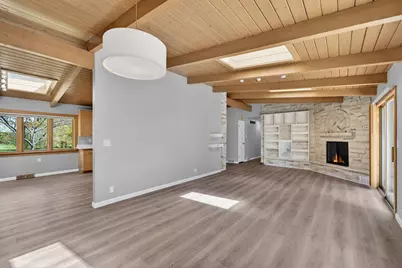 807 E Wahner Pl, Bayside, WI 53217 - Photo 10